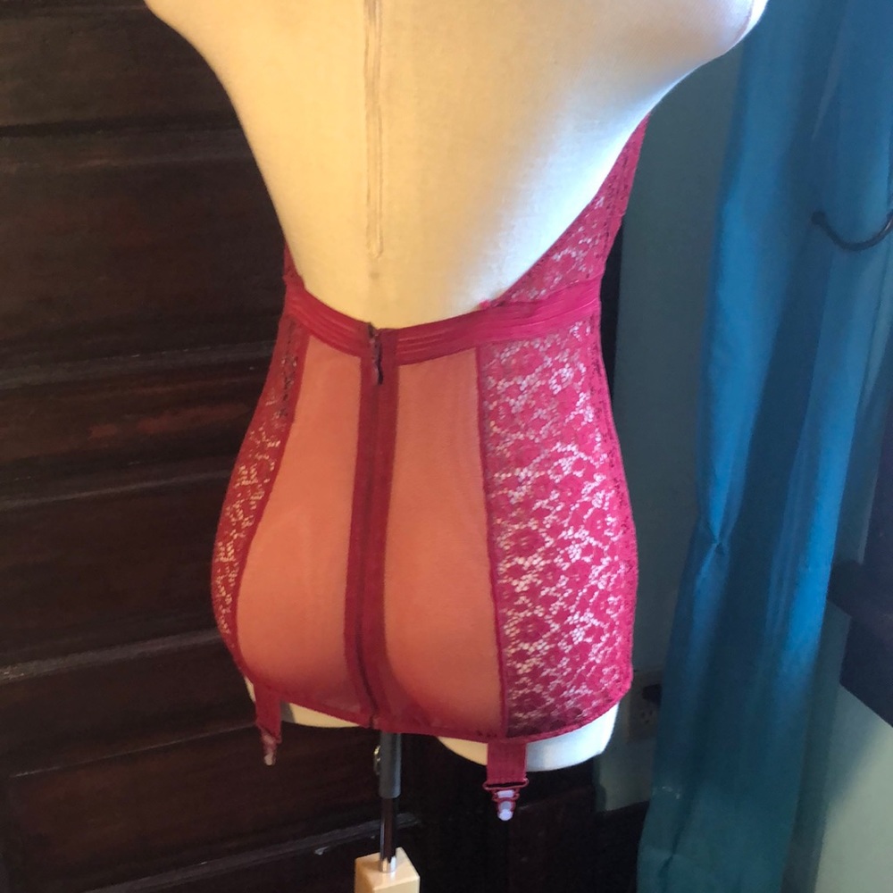 Victoria’s Secret halter corset/garter belt red lace/separating zipper Medium